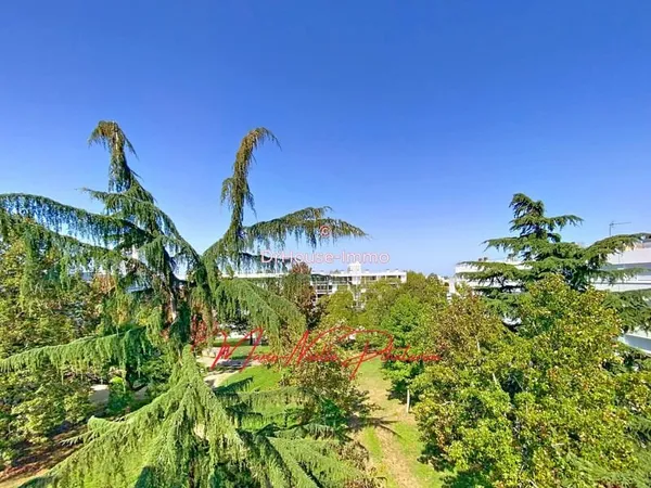Appartement T3 Climatisé au 3 étage avec Balcon et Vue sur Parc ,écoles et transport à proximité