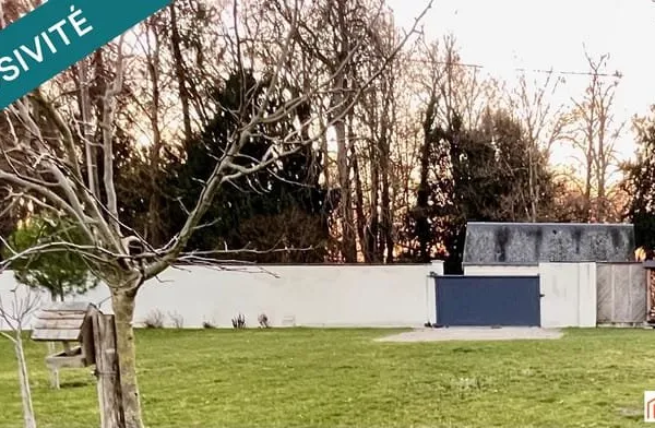 953 m2 constructible, borné , semi viabilisé