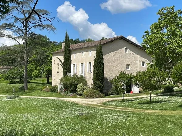 Maison de Maître avec dépendances, 20 hectares et étang