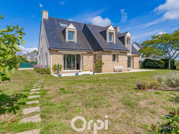 Vends maison 200m² à moins de 10 min à pied du port, offrant un cadre de vie exceptionnel