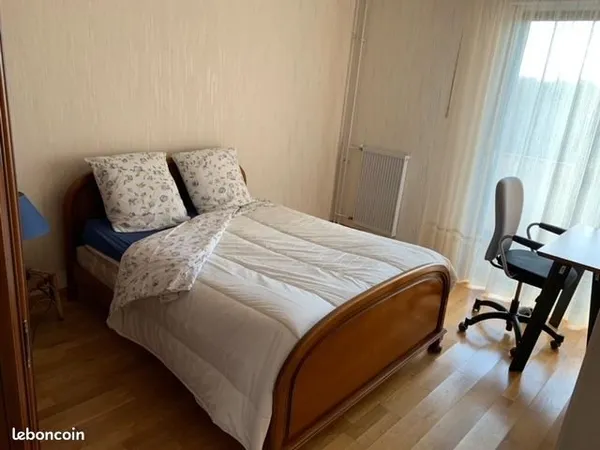 Particulier loue chambre meublée de 12,71 m² dans grand T4 lumineux (81 m²) - 31100 Toulouse Disponi