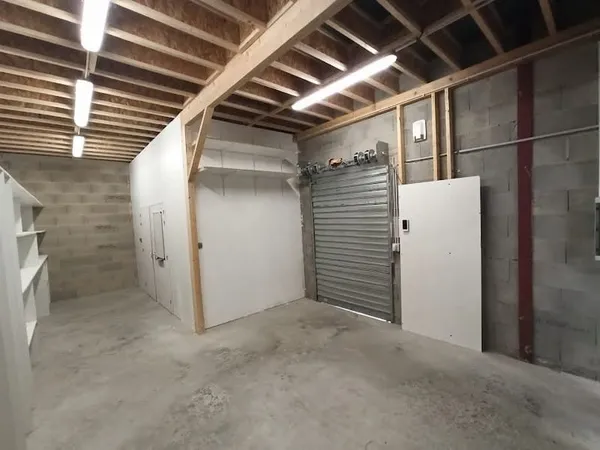 Local 100 m²