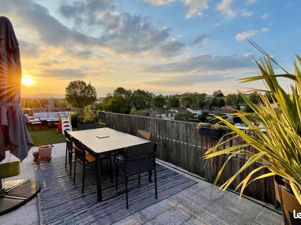TOIT-TERRASSE RARE - T5, 97 m² habitables + 103 m² de terrasses, triple expo N/E/O, sans vis-à-vis, 
