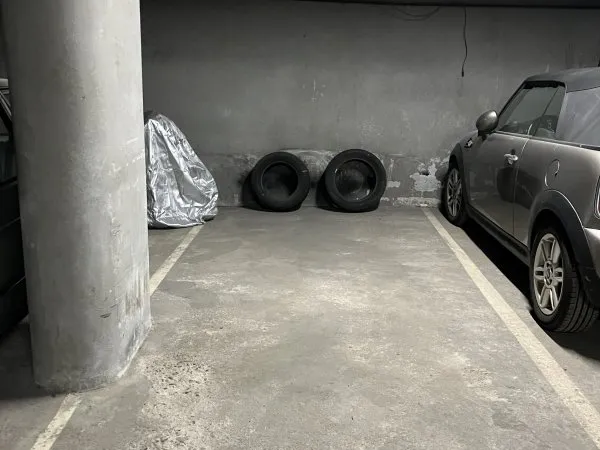 Loue parking - 10m²