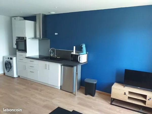 Studio meublé RDC bien situé
