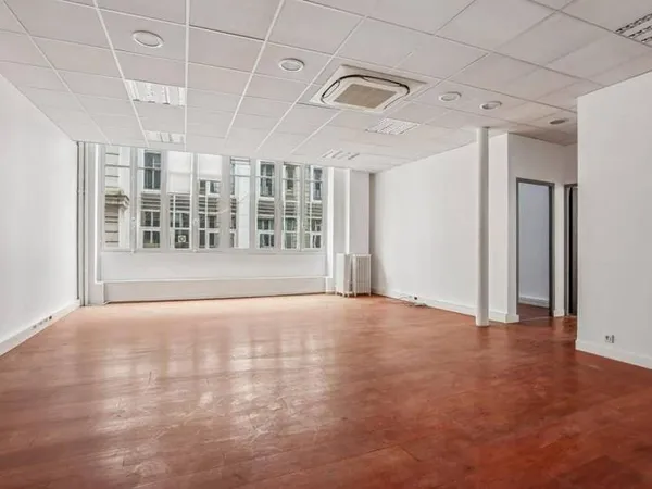 Bureaux 588 m²