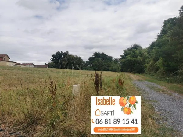 Dans un village rural, à la campagne, au coeur du Gers et au calme : terrain à bâtir de 1072m² borné