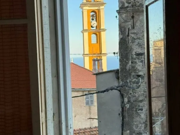 Au plein coeur du village de Cervione et à 10 minutes de la plage