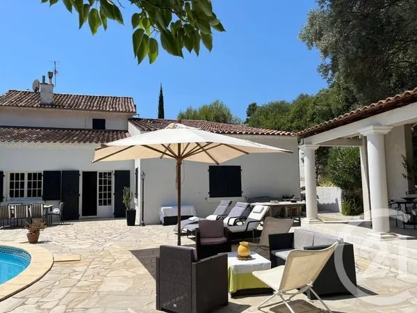 Maison 11 pièces 314 m²