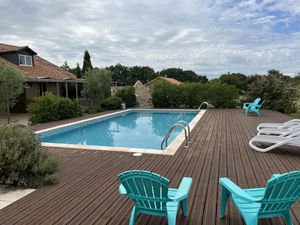Magnifique ! 14 chambres, avec piscine, proche de la plage et les montagnes