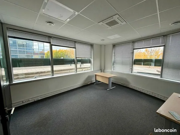 BUREAUX 50 m² VILLEPINTE