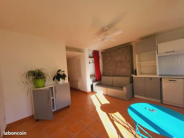 Location studio meublé avec balcon