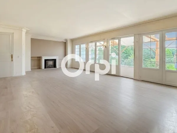 Maison 7 pièces 267 m²