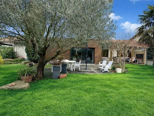 EXCLUSIVITE. Maison de plain-pied 161 m² - 5 chambres - Secteur calme et résidentiel