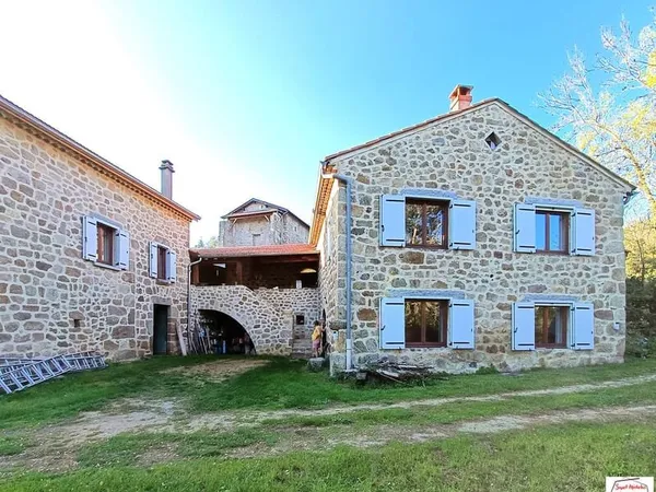 Maison 18 pièces 328 m²
