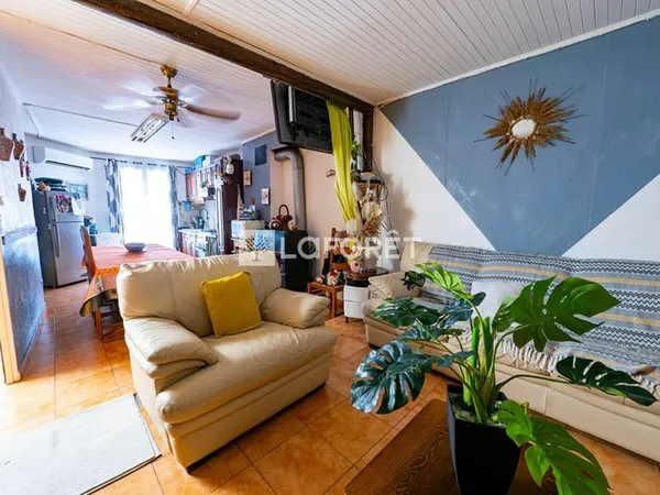 Maison de village à ILLE SUR TET , garage, 1 chambre et 1 bureau