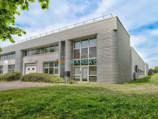 TREMBLAY : A LOUER Local entrepôt 458m²