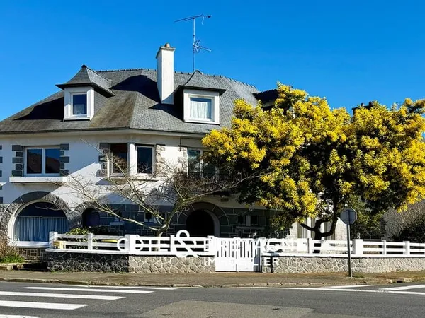 MAISON FAMILIALE SAINT-BRIEUC SIX CHAMBRES JARDIN - LOGEMENT