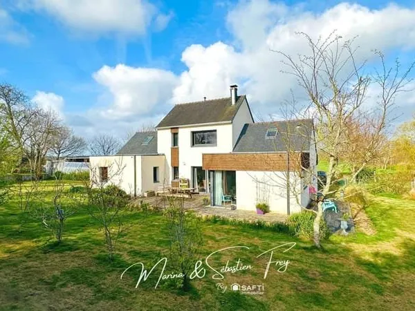 Maison contemporaine avec grand terrain