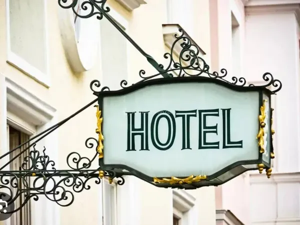 A VENDRE HÔTEL MUR & FOND SUR L' ILE DE NOIRMOUTIER