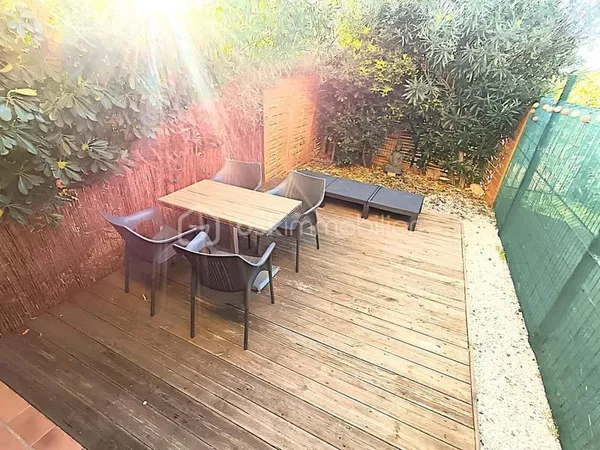 VENTE APPARTEMENT T1 DE 23 M² AVEC JARDIN, ACCÈS PLAGE & TERRAIN DE PÉTANQUE - PLAIN PIED - RÉNOVÉ E