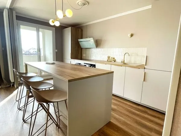 Chambre de 12m2 en colocation - Appartement de 81m2 proche Fac - Tram au pied de l'immeuble