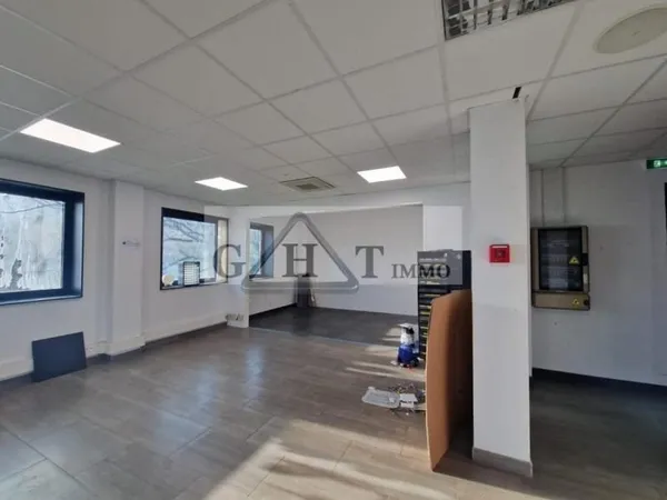 entrepôt/bureaux lot O1 822m² Ivry