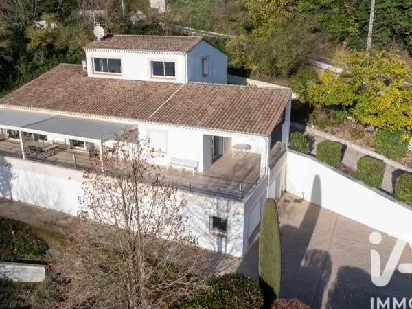 Maison 8 pièces 235 m²