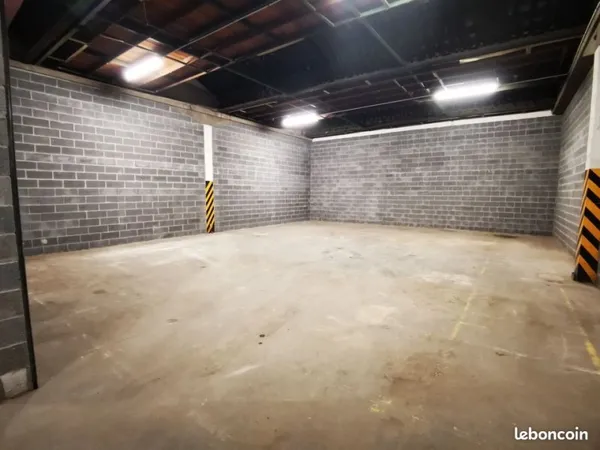 Garage/box 100 m² Roubaix