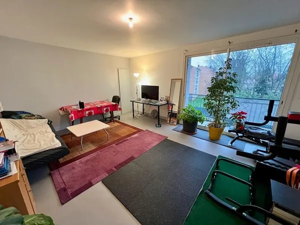 Idéal pour un INVESTISSEUR ! Appartement de type T3 d'environ 74m2 avec garage, balcon et cave, vend