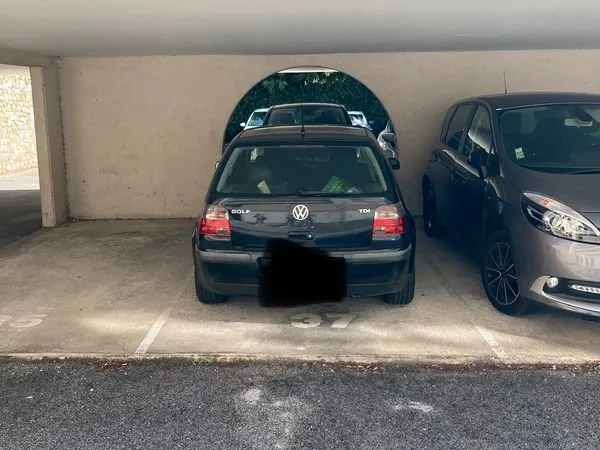 Place de parking à louer - Quartier Aguillon
