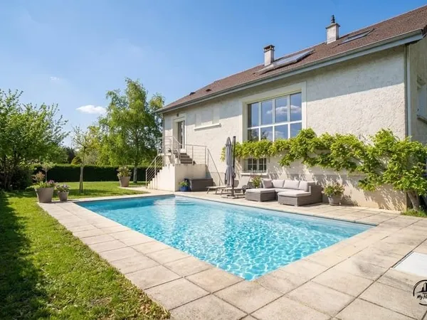 Maison 8 pièces 230 m²