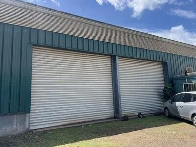 A LOUER, Ducos , depot de 250m2 ( 160m2 au sol et 90m2 mezzanine )