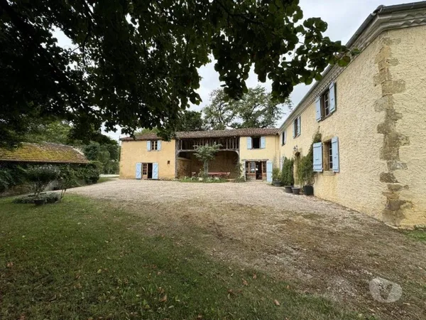 Maison de campagne charmante avec gite et piscine