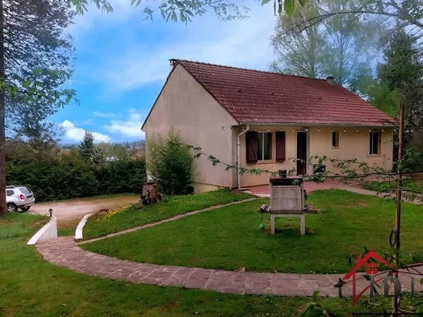 Maison lumineuse avec grand terrain et 3 chambres