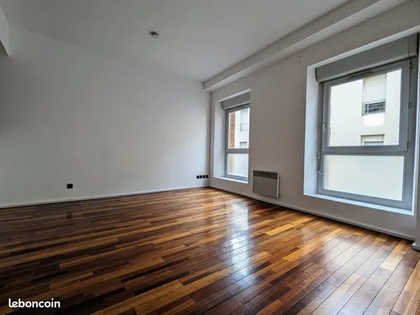 Lumineux T3 traversant 60m2, 2ème étage ascenseur + emplacement parking privatif sous-sol * rue très