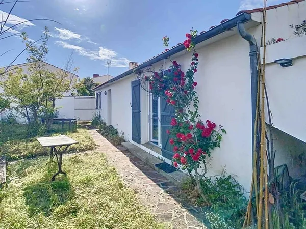 A 200m DE LA PLAGE - CHARMANTE MAISON A RAFRAICHIR
