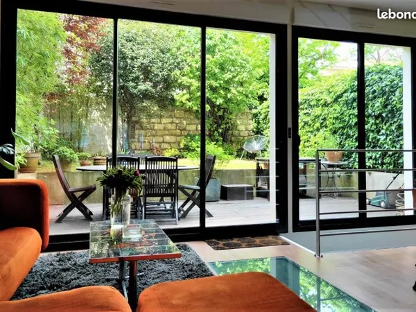 Villa contemporaine climatisée 5 chambres jardin terrasses roof top stationnements