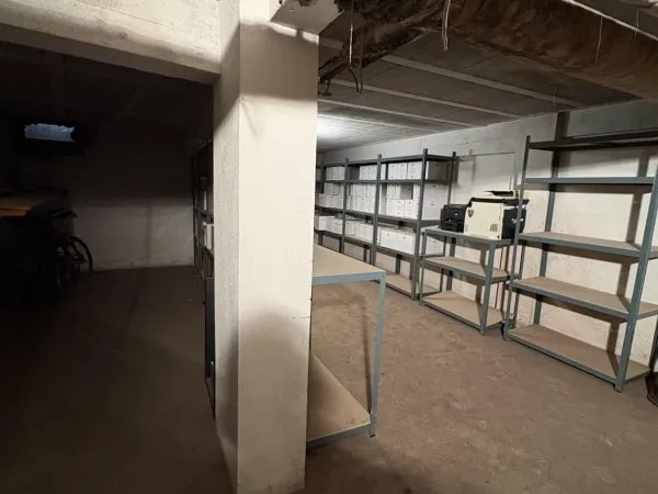 Cave 70 m²