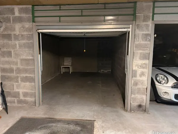 Garage Box à louer dans le Vieux Lille
