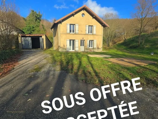 Maison 81 m² - 3 niveaux - Grand terrain plat de 5 600 m² + garage 32 m²