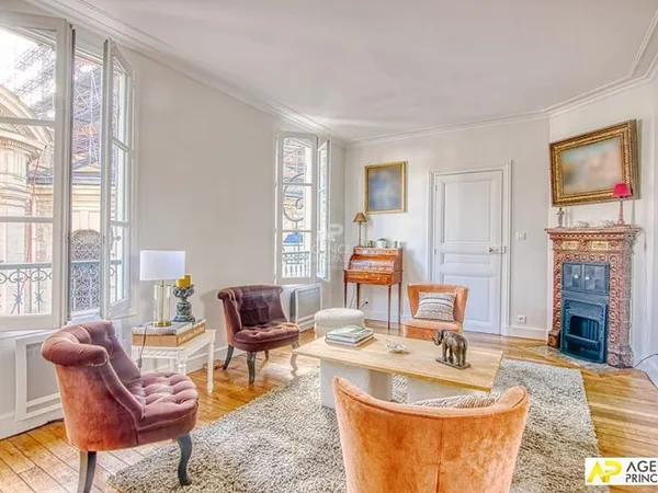 Versailles Notre-Dame, appartement 6 pièces avec terrasse situé au 2ème et dernier étage d'un immeub