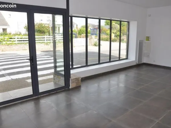 Local commercial environ 35 M² centre d'Arzon face au Cabinet Médical