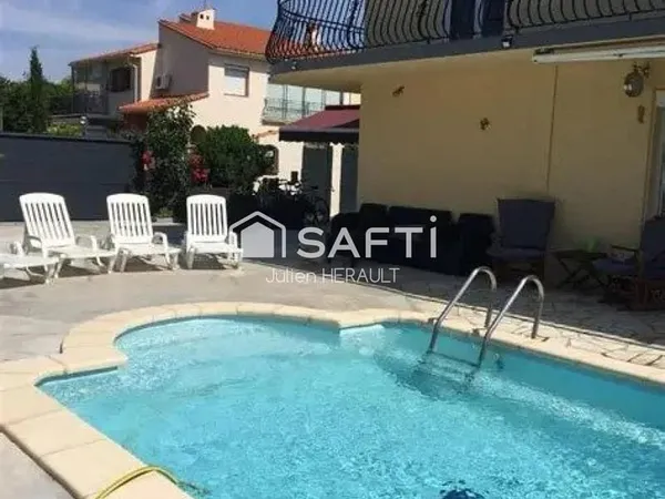 Superbe villa de 197.45 m² répartie sur deux étages, comportant cinq suites.