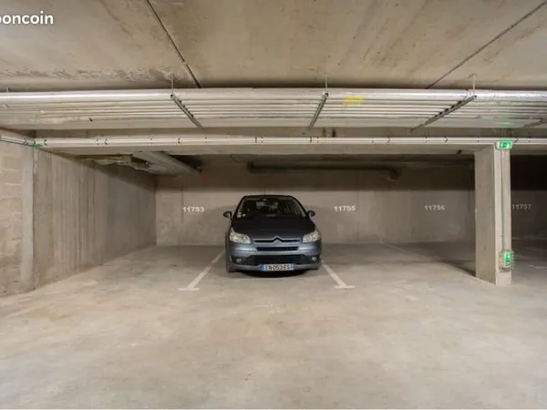 Place de parking à louer - Proche Stade de France 🎤⚽