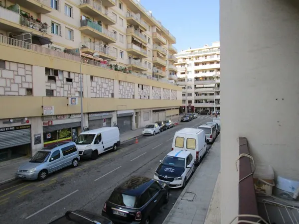 Grand appartement à acheter 110000 € VENDU OCCUPE à Nice