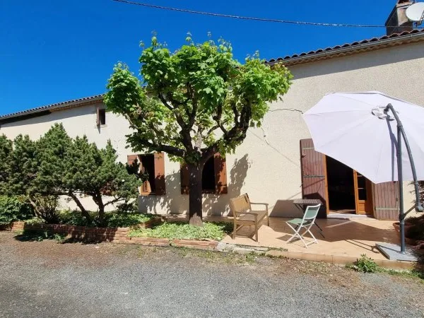 Maison en pierre avec dépendances et 4,8 hectares — Gros potentiel entre Monségur et La Réole