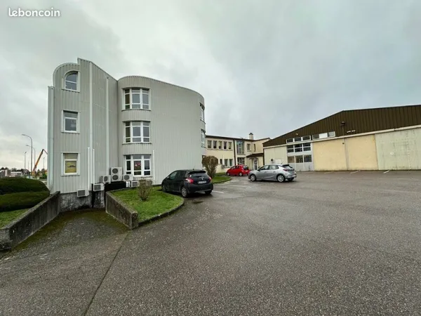 Bâtiment 2 800 m²