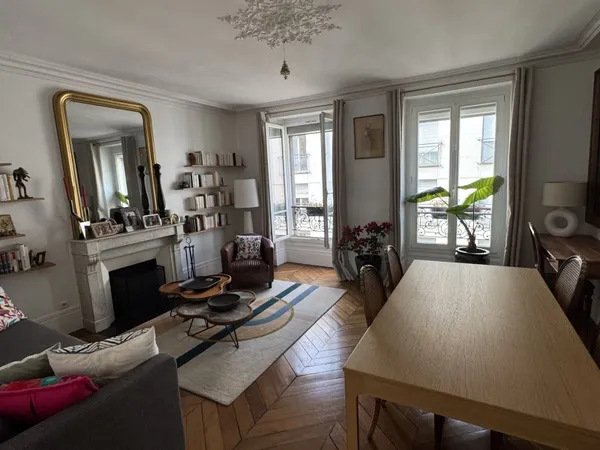 LEVALLOIS CENTRE-VILLE/ÉGLISE SAINT-JUSTIN APPARTEMENT TRAVERSANT DEUX CHAMBRES
