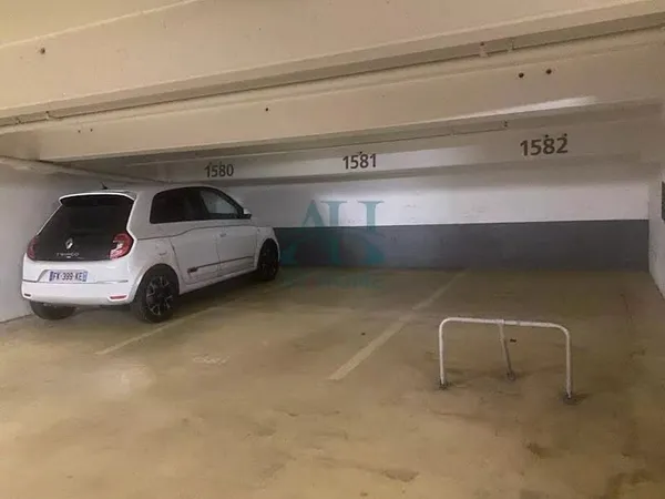 Parking 12 m²